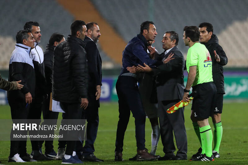 دیدار تیم های فوتبال استقلال تهران و پیکان تهران