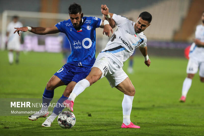 دیدار تیم های فوتبال استقلال تهران و پیکان تهران