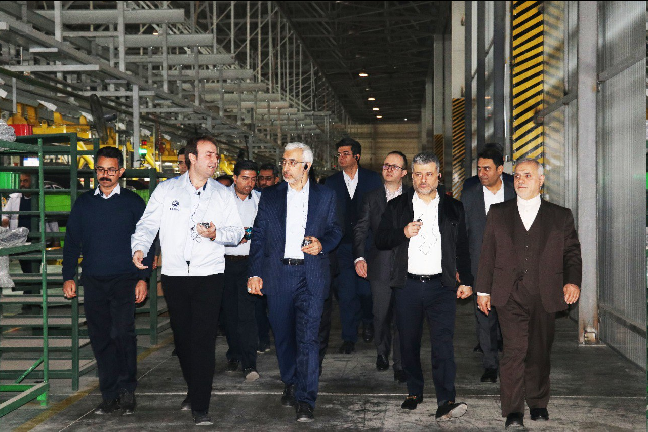 بازدید رئیس سازمان بورس از کارخانه و مجموعه های قطعه سازی شرکت کرمان موتور