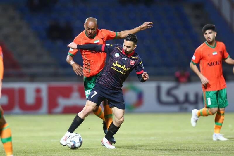 مشکلات گلمحمدی باید برطرف شود/بیانیههای بازیکنان به تیم آسیب زد