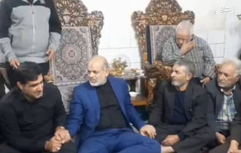 فیلم/ دیدار وزیر کشور با خانوادهی 8 شهید حادثه تروریستی کرمان