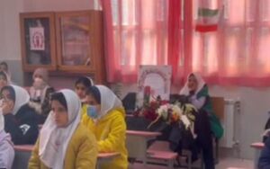 جای خالی شهدای دانش‌آموز کرمان در میان اشک و بغض همکلاسی‌ها