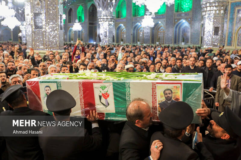 مراسم وداع با پیکر ۲ شهید حادثه تروریستی کرمان در حرم امام رضا (ع)