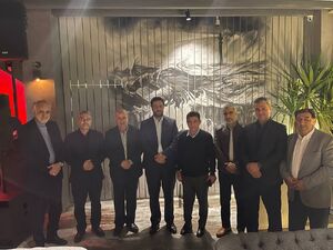 امضای تفاهمنامه ساخت ورزشگاه در کیش با حضور قلعهنویی