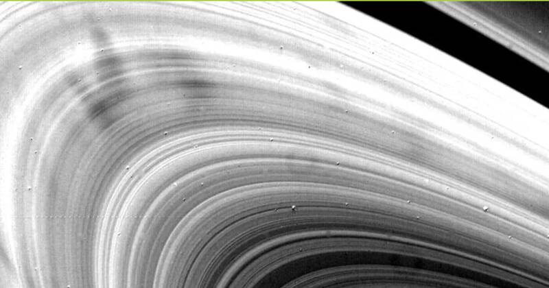 چرخهای مرموز حلقه زحل از کجا آمدهاند؟ + فیلم 3