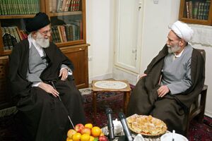حضور رهبر انقلاب در منزل آقا مجتبی تهرانی در سال ٩١
