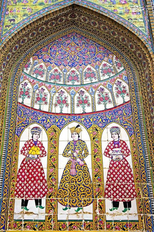 کاشیکاری تماشایی در نارنجستان قوام 2