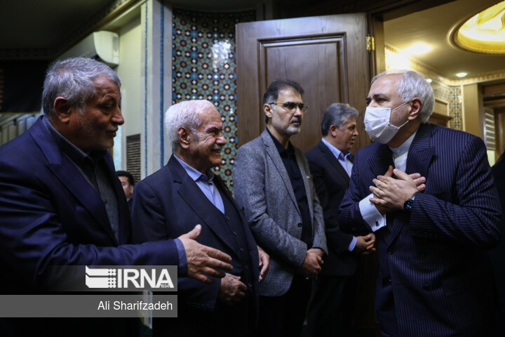 «عارف و خرازی» منتظر سخنرانی روحانی نماندند/ ظریف با پسران هاشمی دست نداد