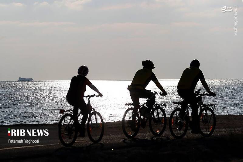 حتی احترام گذاشتن هم بلد نیستند!