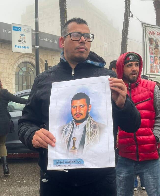 تصاویر سید عبدالملک الحوثی در دستان ساکنان رامالله