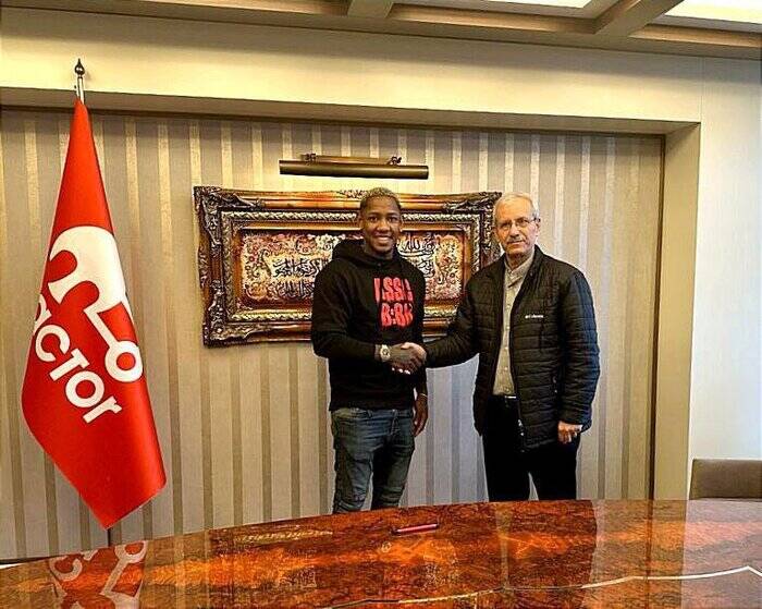 مهاجم تیم ملی هندوراس به تراکتور پیوست +عکس