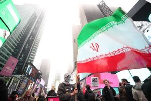 پرچم ایران در تظاهرات واشنگتن
