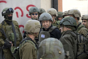 بنیامین نتانیاهو در میان سربازان اسرائیلی - نمایه