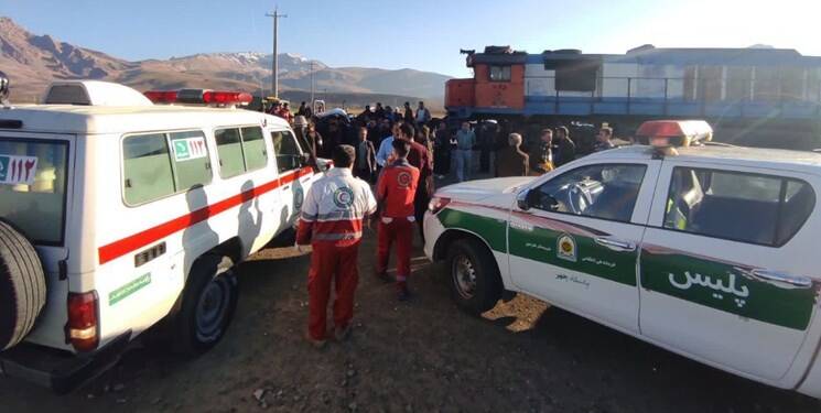 دو کشته در برخورد قطار کرمانشاه - ملایر با خودروی سمند +عکس