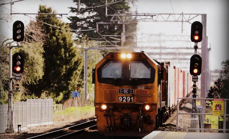 مقایسه سفر به مشهد از طریق اتوبوس و قطار