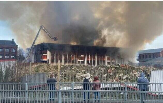 آتشسوزی مهیب در مرکز «لیورپول» در انگلیس+ تصاویر