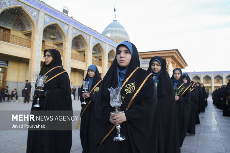 آیین لالهگردانی خدام حرم مطهر بهمناسبت بزرگداشت شهادت حضرت احمدبن موسیالکاظم علیه السلام