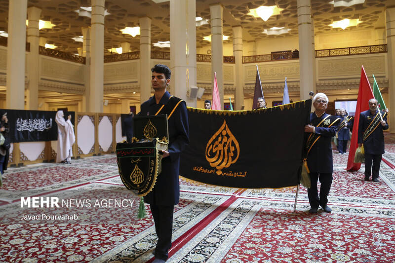 آیین لالهگردانی خدام حرم مطهر بهمناسبت بزرگداشت شهادت حضرت احمدبن موسیالکاظم علیه السلام