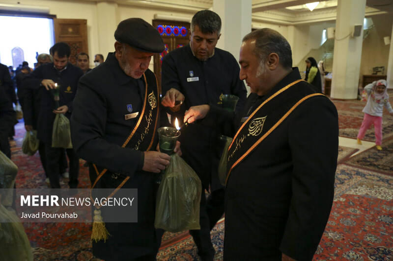 آیین لالهگردانی خدام حرم مطهر بهمناسبت بزرگداشت شهادت حضرت احمدبن موسیالکاظم علیه السلام