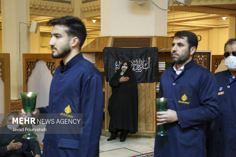 آیین لالهگردانی خدام حرم مطهر بهمناسبت بزرگداشت شهادت حضرت احمدبن موسیالکاظم علیه السلام