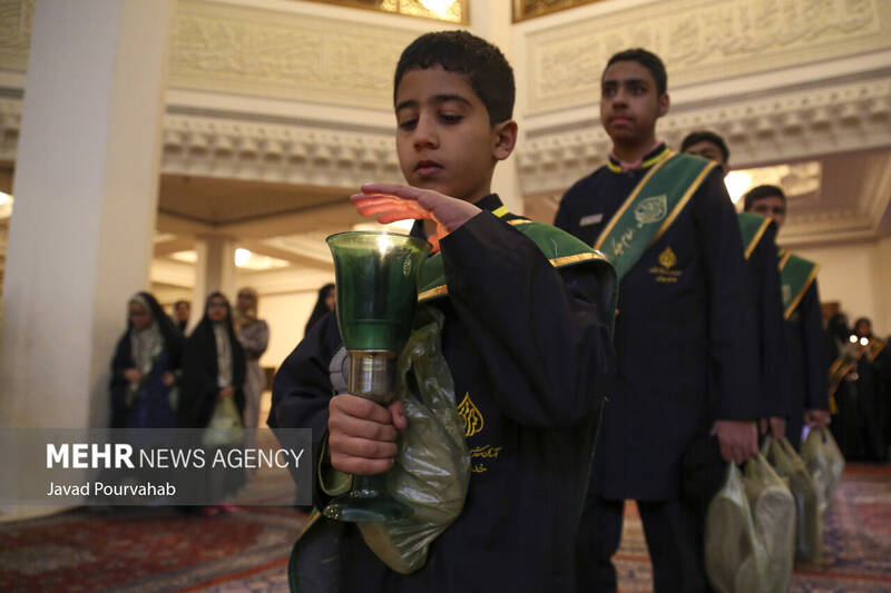 آیین لالهگردانی خدام حرم مطهر بهمناسبت بزرگداشت شهادت حضرت احمدبن موسیالکاظم علیه السلام
