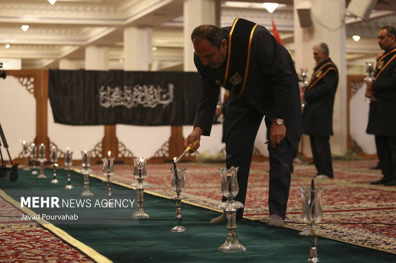 آیین لالهگردانی خدام حرم مطهر بهمناسبت بزرگداشت شهادت حضرت احمدبن موسیالکاظم علیه السلام