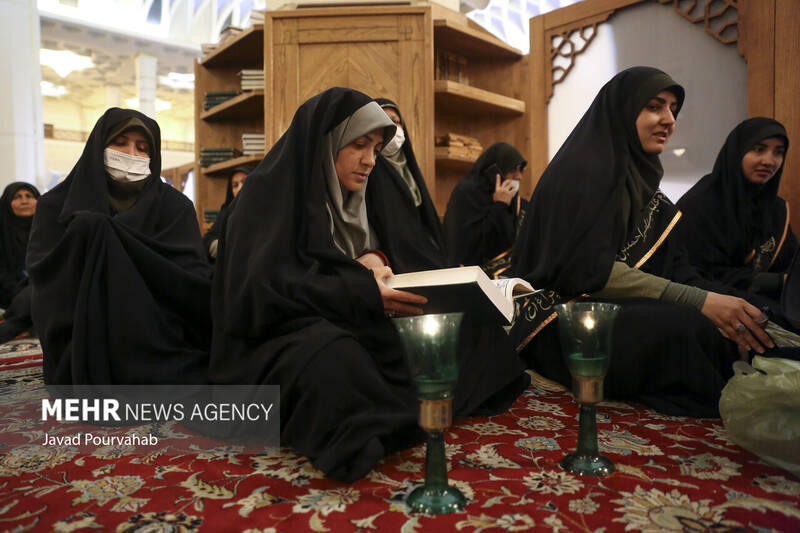 آیین لالهگردانی خدام حرم مطهر بهمناسبت بزرگداشت شهادت حضرت احمدبن موسیالکاظم علیه السلام