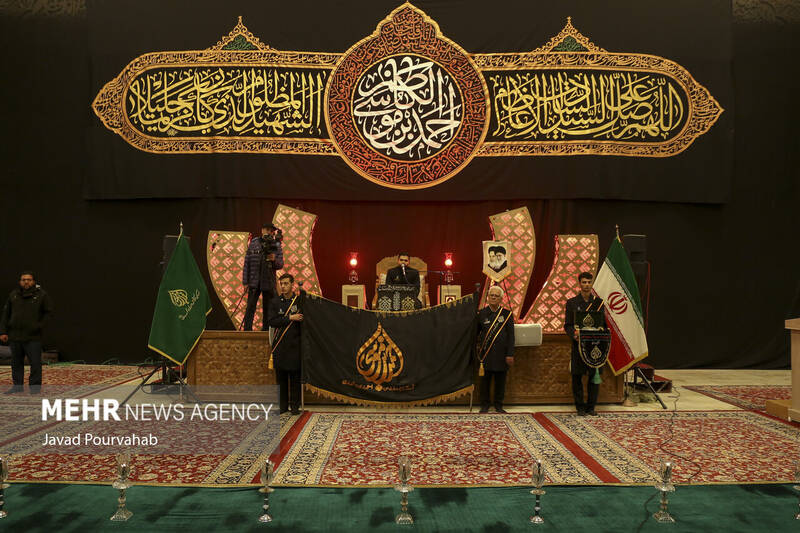 آیین لالهگردانی خدام حرم مطهر بهمناسبت بزرگداشت شهادت حضرت احمدبن موسیالکاظم علیه السلام