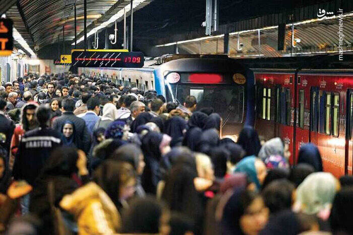 چرا در مترو تنش و بگو مگو زیاد است؟ ازدحام، کمبودهای مترو یا ...