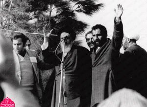 انقلاب آمد تا بگوید: ایران، همیشه ققنوس است