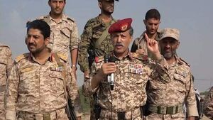 وزیر دفاع یمن: ما مُهر پایان هیمنه آمریکا را می‌کوبیم