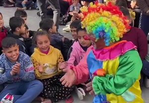 فیلم/ شادی و سرگرمی کودکان فلسطینی در یکی از مراکز اسکان آوارگان