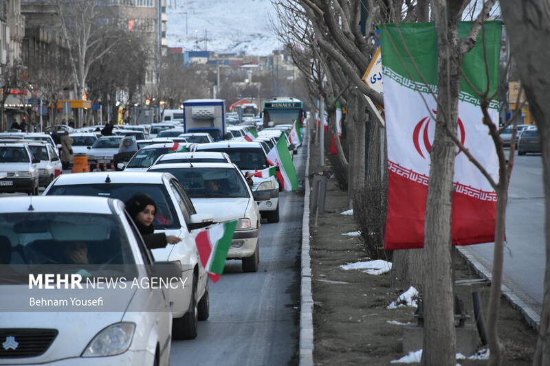 شادی مردم اراک پس از پیروزی ایران مقابل ژاپن