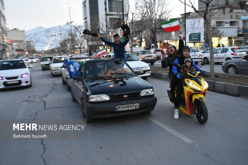 شادی مردم اراک پس از پیروزی ایران مقابل ژاپن