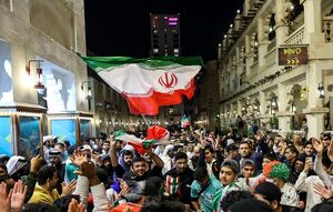 شادی ایرانی‌ها پس از برد برابر ژاپن در بازار دوحه