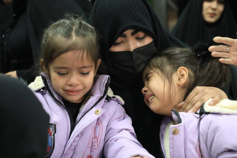 وداع جانسوز دختران با پدر شهیدشان+عکس