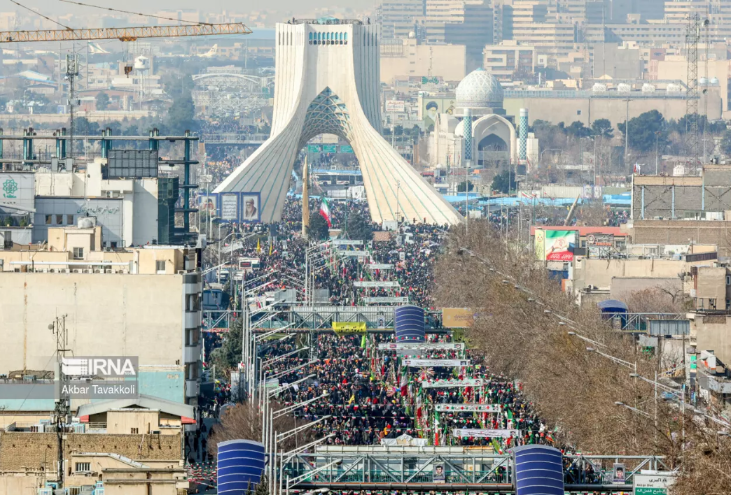 حضور پرشور مردم و مسئولان و نمایش اقتدار دفاعی در مسیر راهپیمایی ۲۲ بهمن +فیلم و عکس