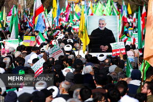 خادمان ملت در جشن انقلاب چه گفتند؟