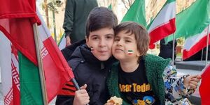 حضور فرزندان شهدای مدافع حرم و امنیت در راهپیمایی 22 بهمن + عکس
