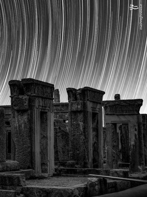 رد ستارگان بر آسمان کاخ اختصاصی داریوش