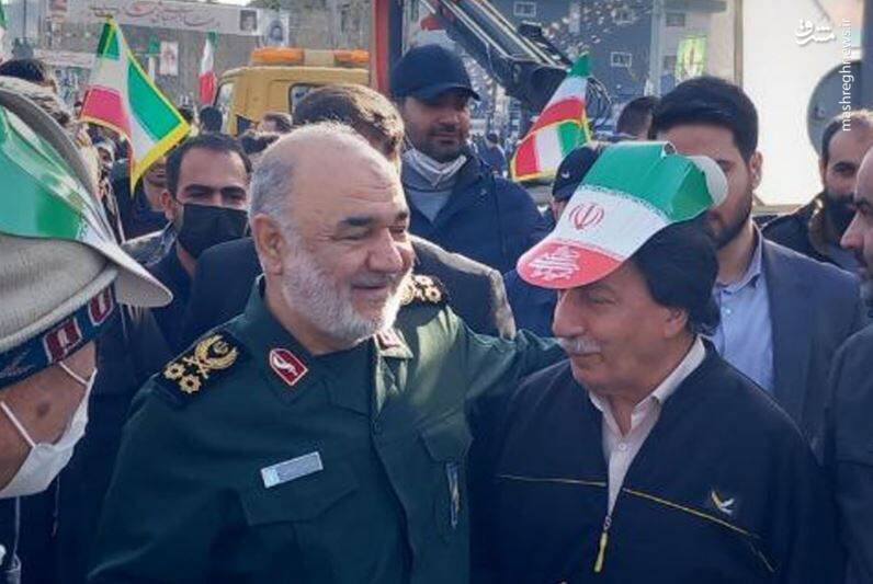 آغاز جشن ۴۵ سالگی انقلاب اسلامی در سراسر کشور/حضور پرشور مردم و نمایش اقتدار دفاعی در مسیر راهپیمایی ۲۲ بهمن +فیلم و عکس