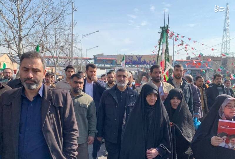 حضور پرشور مردم و مسئولان و نمایش اقتدار دفاعی در مسیر راهپیمایی ۲۲ بهمن +فیلم و عکس