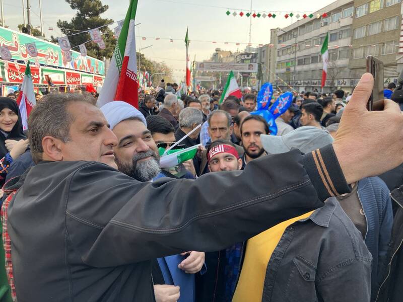 حضور مداحان، منبریها و نوحهسرایان در راهپیمایی ۲۲ بهمن +عکس