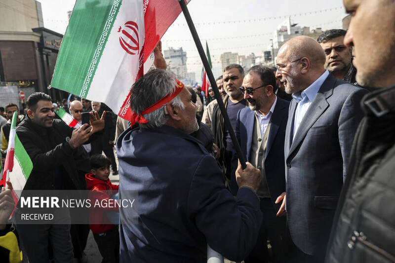 حضور رئیس مجلس در راهپیمایی ۲۲ بهمن در شهر مشهد مقدس