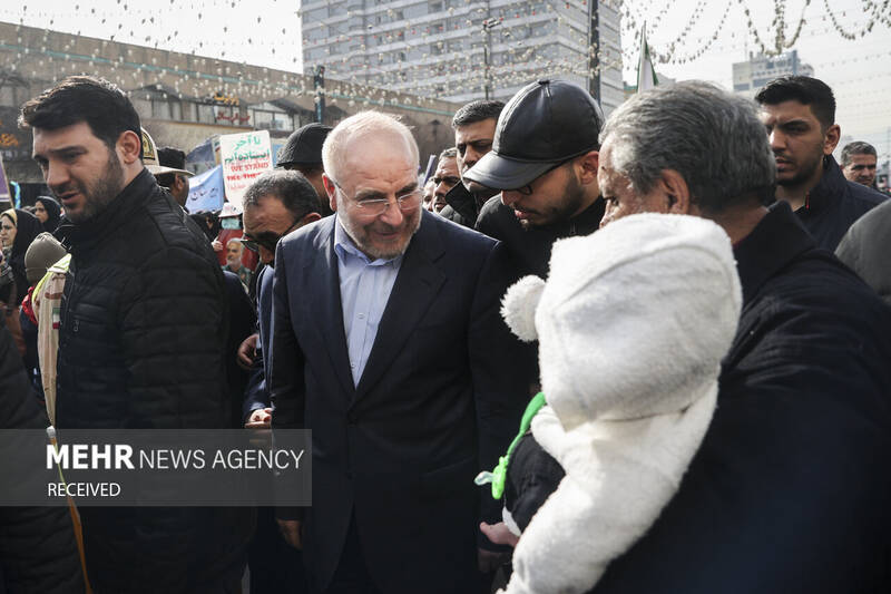 حضور رئیس مجلس در راهپیمایی ۲۲ بهمن در شهر مشهد مقدس