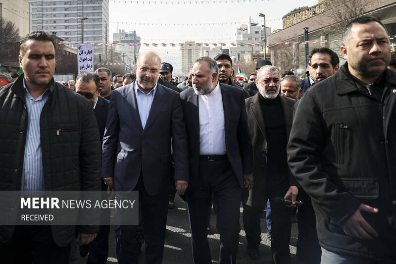 حضور رئیس مجلس در راهپیمایی ۲۲ بهمن در شهر مشهد مقدس