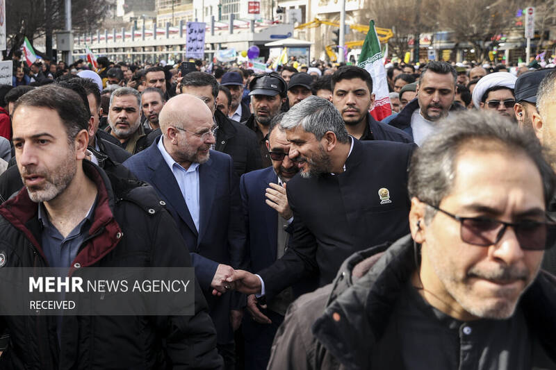 حضور رئیس مجلس در راهپیمایی ۲۲ بهمن در شهر مشهد مقدس