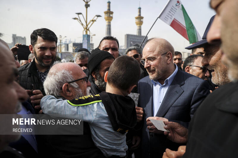 حضور رئیس مجلس در راهپیمایی ۲۲ بهمن در شهر مشهد مقدس