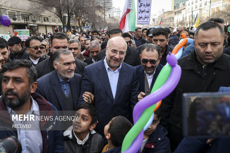 حضور رئیس مجلس در راهپیمایی ۲۲ بهمن در شهر مشهد مقدس