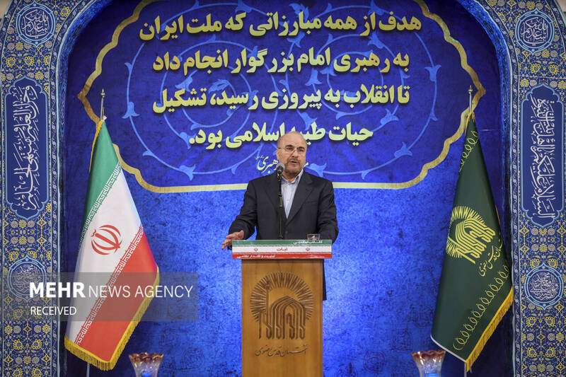 حضور رئیس مجلس در راهپیمایی ۲۲ بهمن در شهر مشهد مقدس